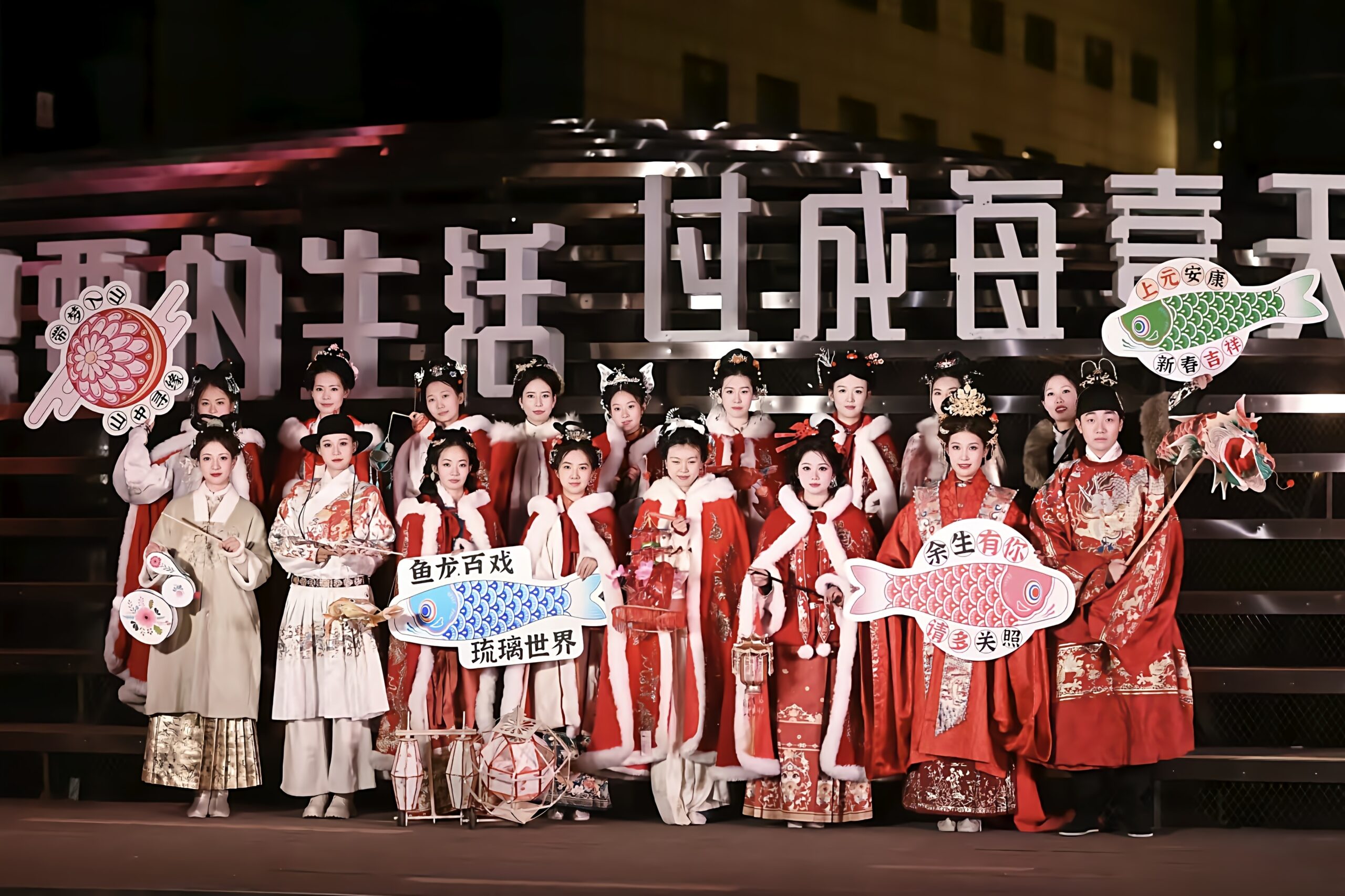 高新區“山丘漢服花燈秀”圓滿舉辦